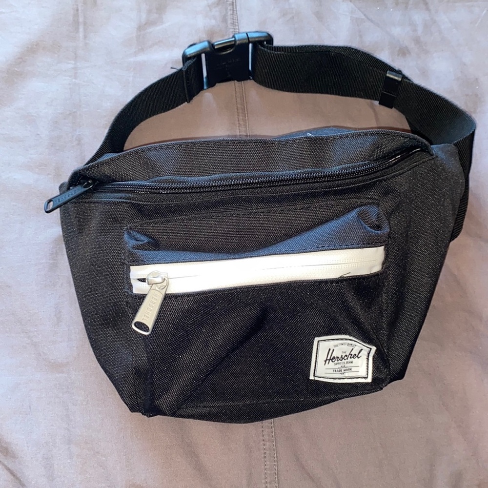 Hershel Supply Co fanny pack never used